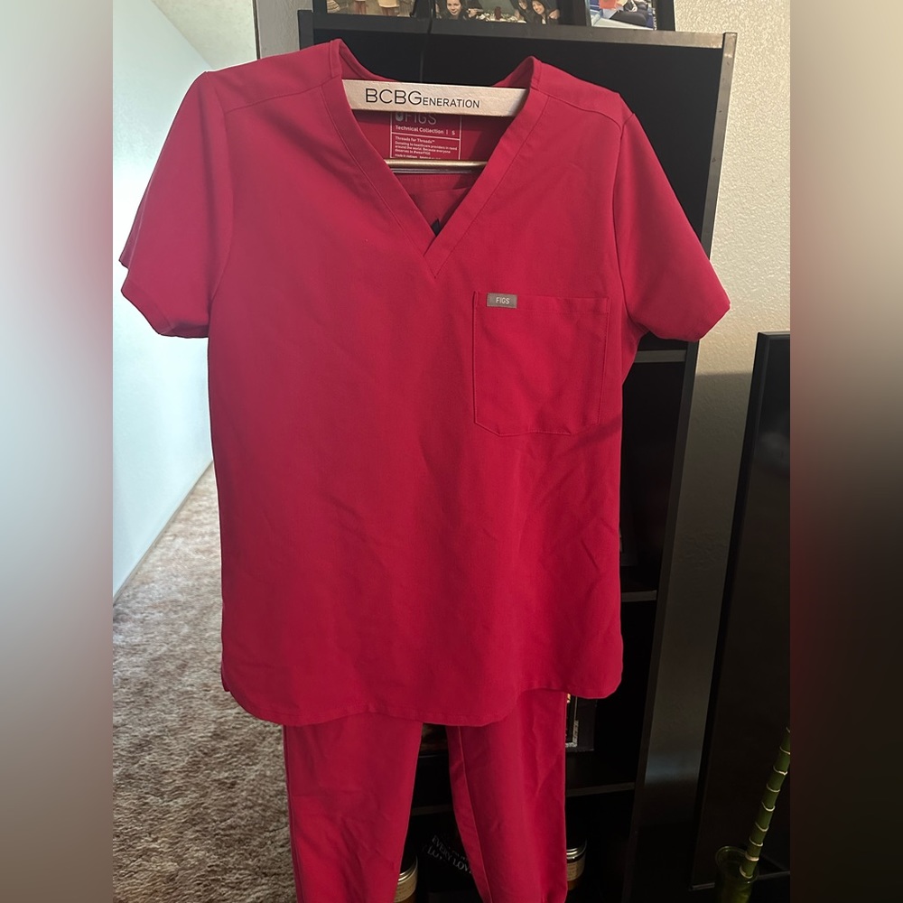 Fig’s scrubs- Top and bottom size : small